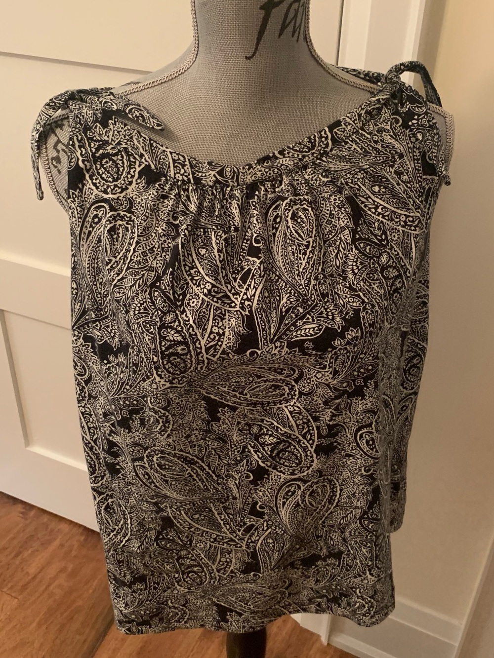 Jones New York Sport Black & White Paisley Tie-Shoulder Top